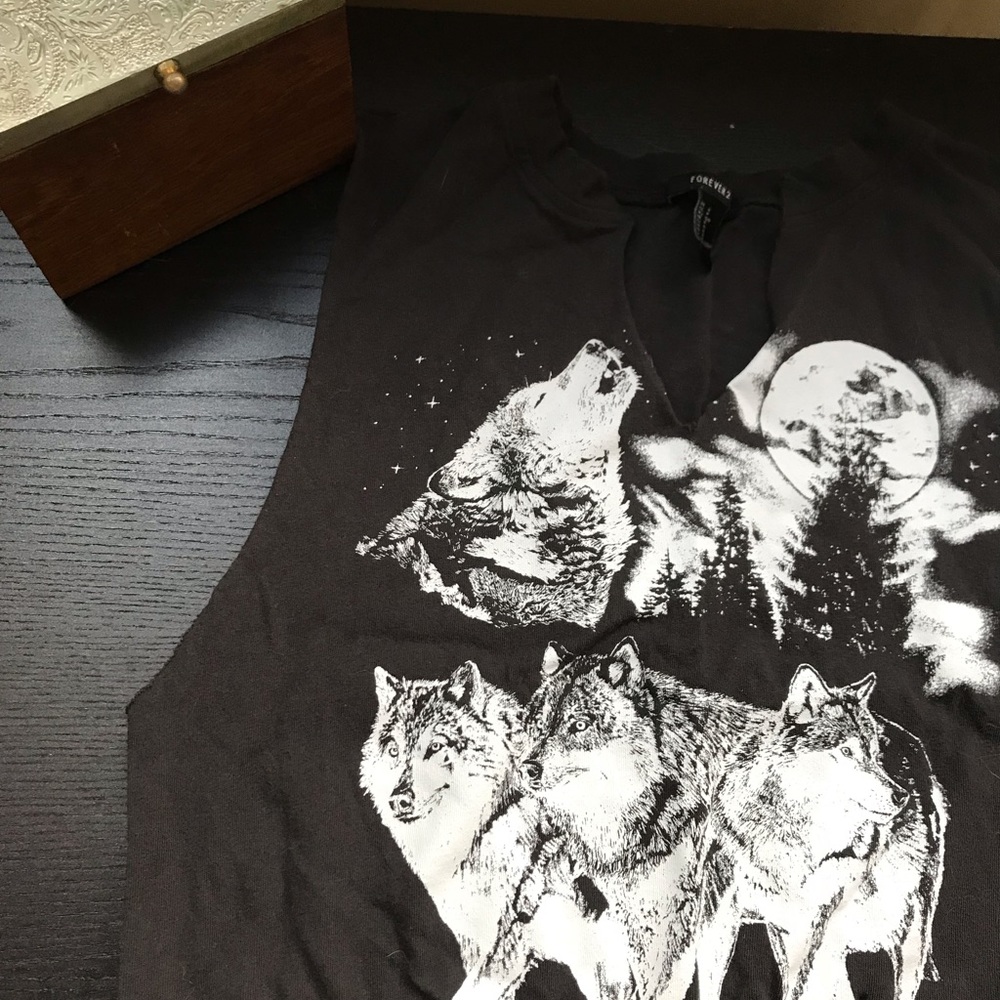 Wolves Muscle Tee